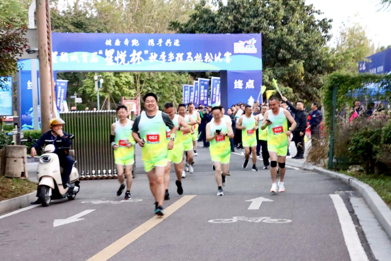 健康奔跑  携手共进  奔向未来  ——星船城举行首届“星悦杯”秋季半程马拉松比赛(图4)